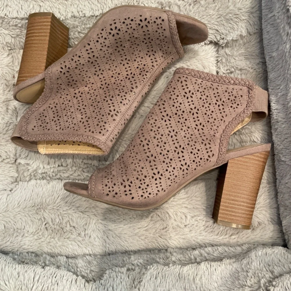 Lauren Conrad open toe blocked heel sandals